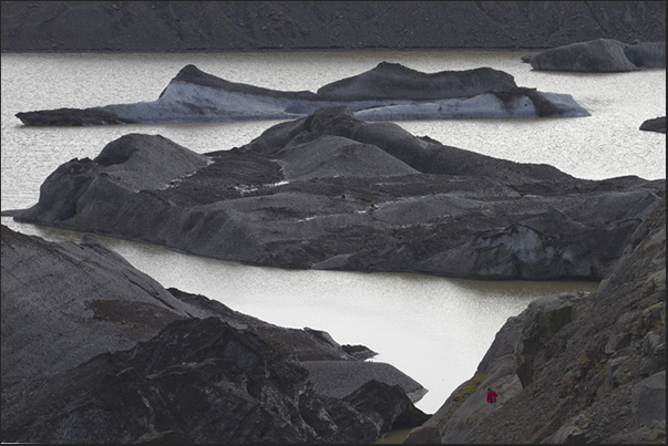 Highway 1. The raod, pass close to the Vatnajokull and Svinafellsjokull glacier and a tongue of ice ends in a lake