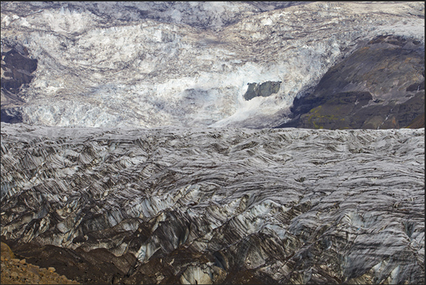 Svinafellsjokull Glacier, a tongue of ice that branches off from the largest Vatnajokull Glacier