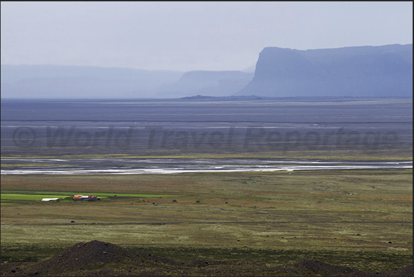 The Great Plains in the glaciers of Hvannadals and Fialstarom The Great Plains in the glaciers of Hvannadals and Fialstarom