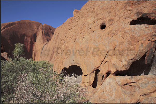 At the base of monolithe, there are several caves used by Aborigines as shelter, kitchen or to celebrate sacred rites At the base of monolithe, there are several caves used by Aborigines as shelter, kitchen or to celebrate sacred rites