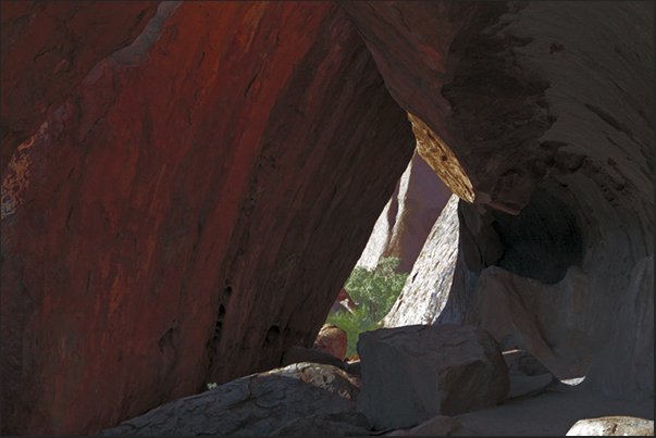 There are several caves used by Aborigines in different ways such as shelter, kitchen or to celebrate sacred rites