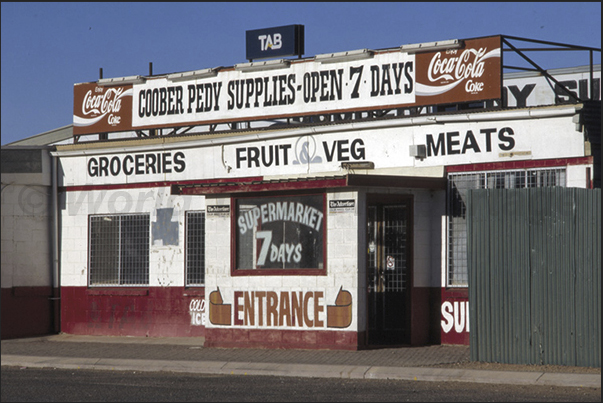 Coober Pedy, the shopping street Coober Pedy, the shopping street