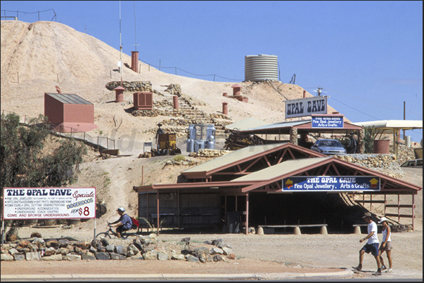Coober Pedy. Houses, shops and the city life is underground, to shelter of the heat and the wind Coober Pedy. Houses, shops and the city life is underground, to shelter of the heat and the wind