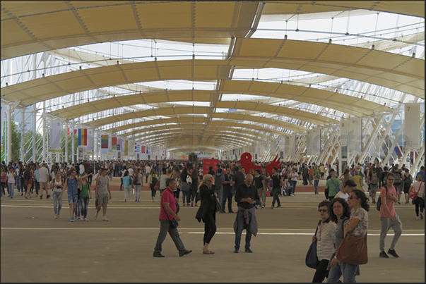 The Decumano, the main avenue of Expo The Decumano, the main avenue of Expo