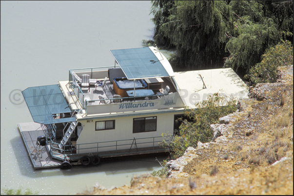 A stop during the navigation of a house boat A stop during the navigation of a house boat