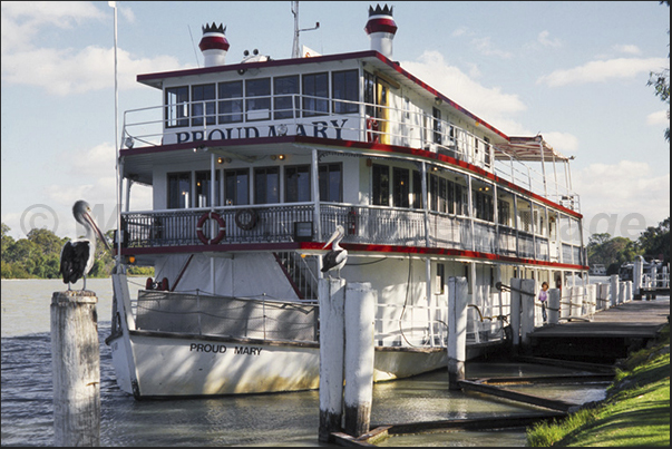 Paddle steamer in the river port of Mannum Paddle steamer in the river port of Mannum