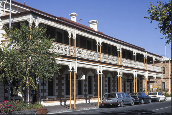 The architectures of Mount Gambier, the town on the border with the Victoria State