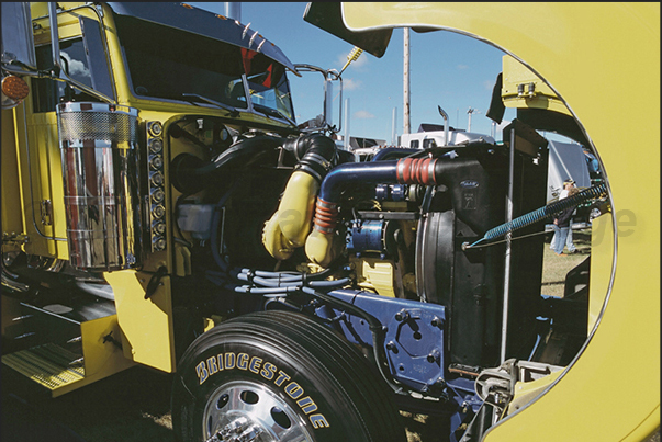 Preparations begin for the beauty contest. All truckers paint and clean in detail their trucks Preparations begin for the beauty contest. All truckers paint and clean in detail their trucks