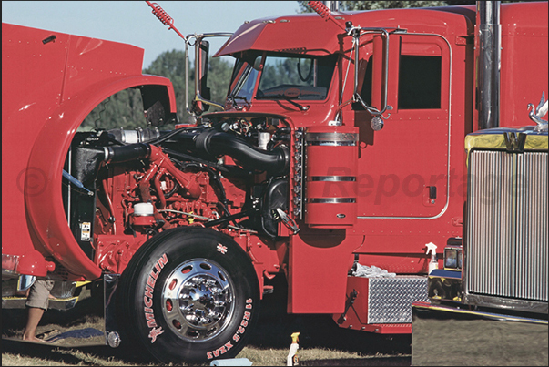 Beauty contest. All truckers paint and clean in detail their trucks. Not only the coachwork but also the motors Beauty contest. All truckers paint and clean in detail their trucks. Not only the coachwork but also the motors