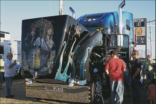 Each trucks participating in the beauty contest has, painted on the coachwork, the spirit of those who drive the truck