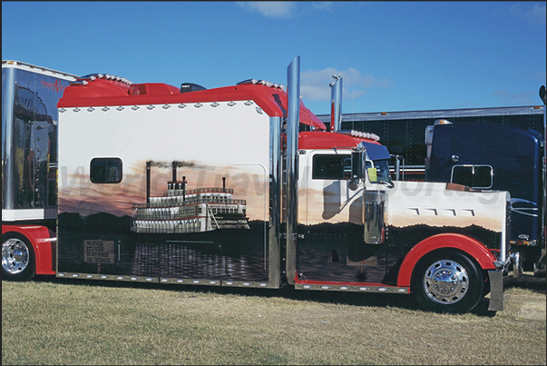 Difficult, for the judges of the beauty contest, decide which is the most beautiful truck Difficult, for the judges of the beauty contest, decide which is the most beautiful truck