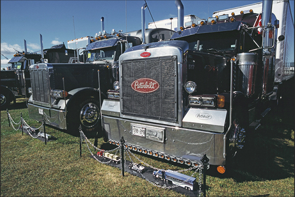 Difficult, for the judges of the beauty contest, decide which is the most beautiful truck Difficult, for the judges of the beauty contest, decide which is the most beautiful truck