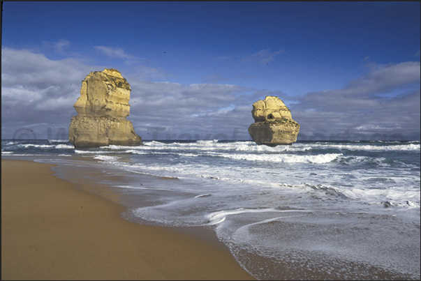 Great Ocean Road. The coast of 12 apostles. Limestone stacks Great Ocean Road. The coast of 12 apostles. Limestone stacks