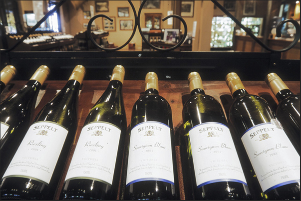 Not far from the coast, on the hills overlooking the Murray River, there are many important wineries open to the public Not far from the coast, on the hills overlooking the Murray River, there are many important wineries open to the public