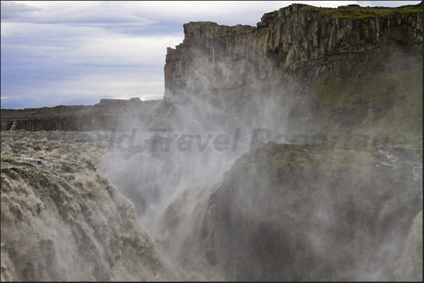 Dettifoss Selfoss waterfalls