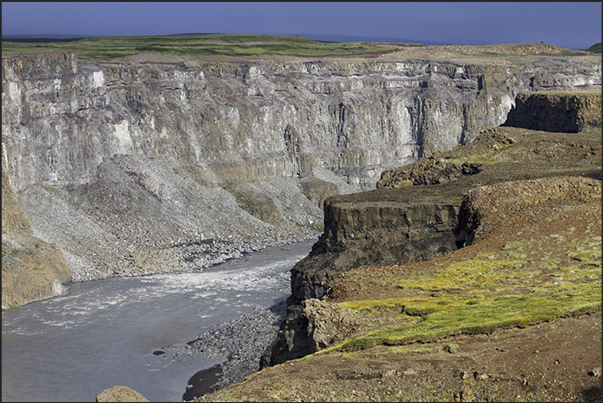 The north territory of the island is marked by deep canyons created by the waters coming down from the glaciers to the sea The north territory of the island is marked by deep canyons created by the waters coming down from the glaciers to the sea