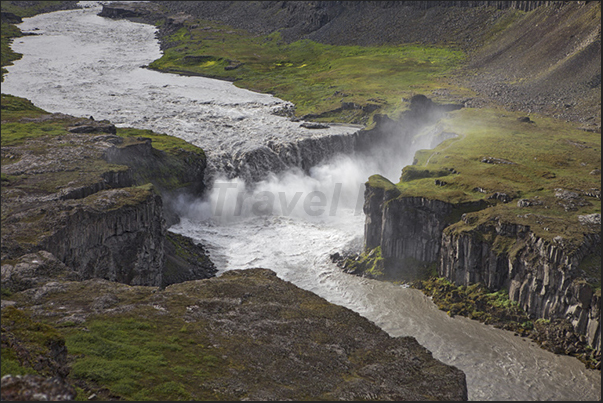 Hafragilsfoss waterfalls Hafragilsfoss waterfalls