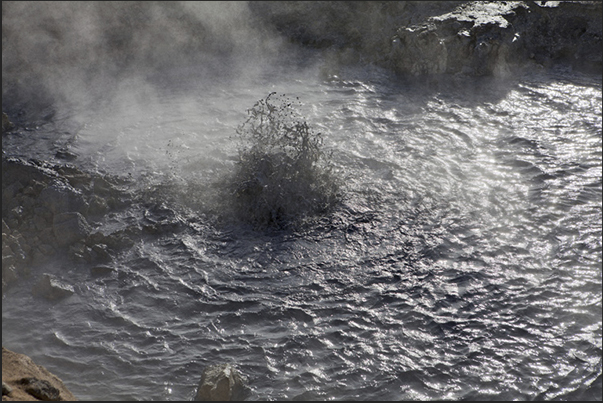 Namafjall. Pools of water and boiling mud