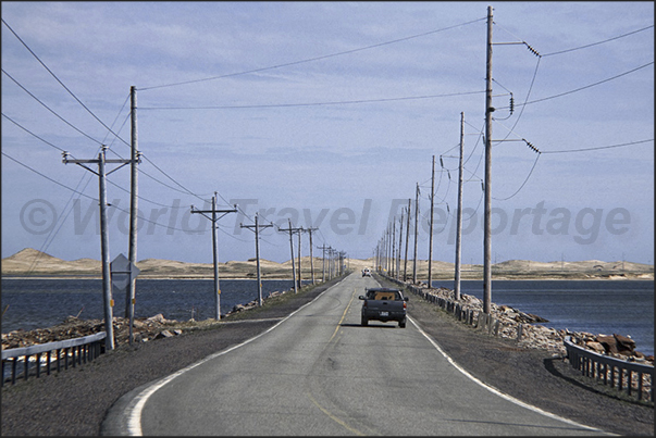 The archipelago consists of 6 islands connected by bridges for 150 km from north to south