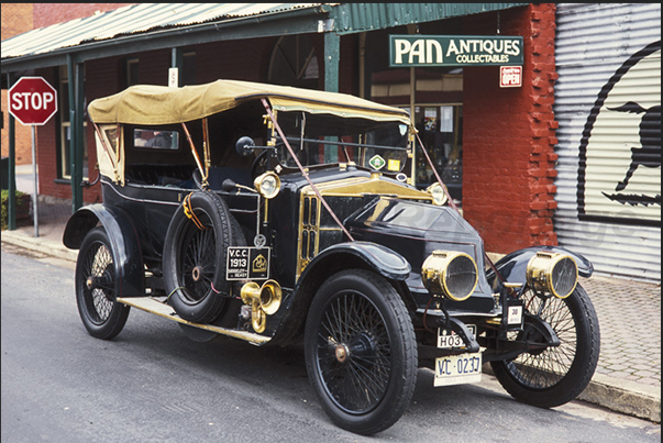 Rally of classic cars in the town of Wangaratta