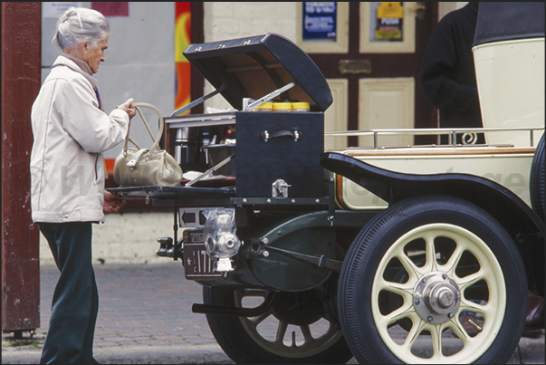 Rally of classic cars in Wangaratta town