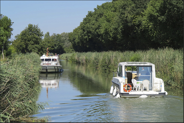 Cross between boats in the Rhone-Rhin Canal