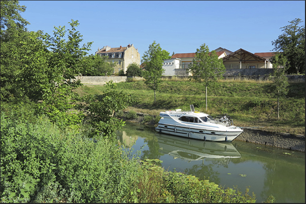 Mooring near the village of Orchamps Mooring near the village of Orchamps