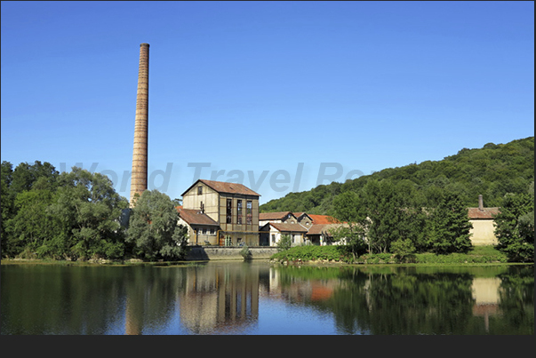 Ancient factories after the lock 57N (near the village of Boussieres)