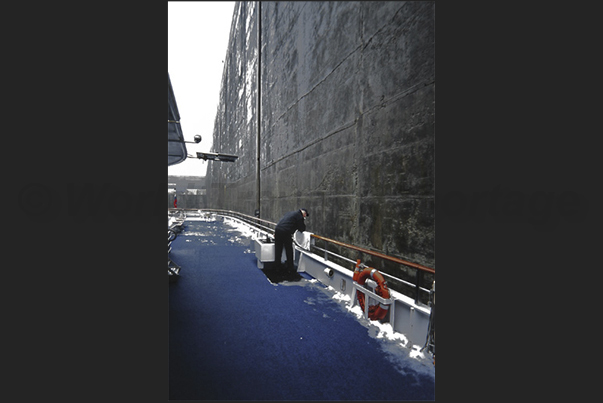 Gabcikovo Lock. The captain controls the raising of the ship that slowly rises of 12 meters