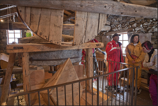 With snowshoes you can reach the old mill of Burdin With snowshoes you can reach the old mill of Burdin