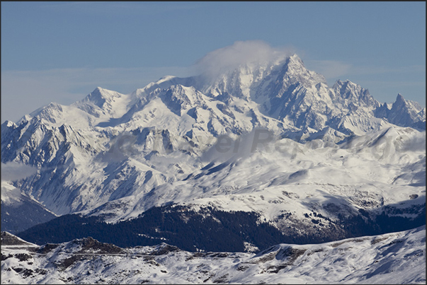 The Mont Blanc massif seen from the slopes of Les Menuires The Mont Blanc massif seen from the slopes of Les Menuires