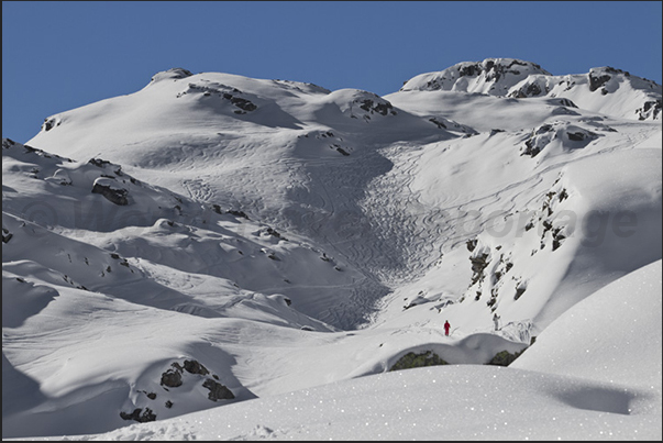 Off-slope skiing is one of the characteristics of the ski resort of Les Menuires Off-slope skiing is one of the characteristics of the ski resort of Les Menuires