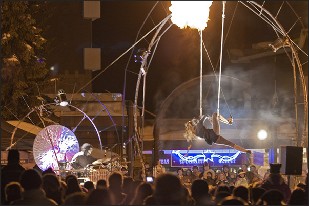 Festive evening on the Croisette in Les Menuires with performances of music and dance