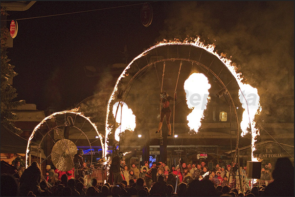 Evening on the Croisette in Les Menuires with performances of music and dance