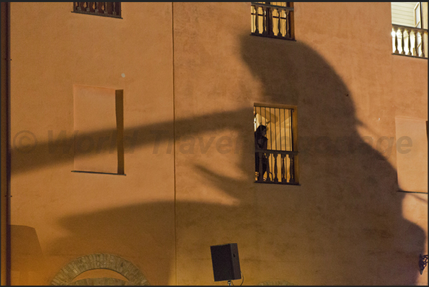 Lights and shadows are projected on the walls of the ancient castle while the music surrounds the square