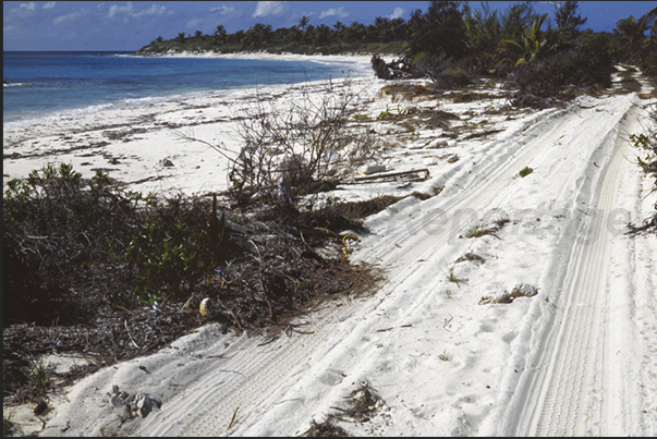 Beaches on the southern tip of the island reached only by 4x4 Beaches on the southern tip of the island reached only by 4x4