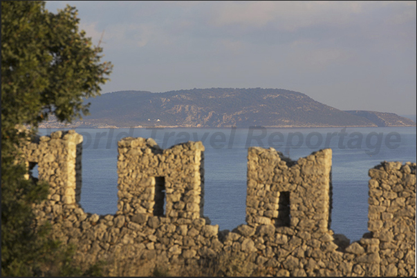 The ruins of Navarino Castle and, on the horizon, the island of Proti The ruins of Navarino Castle and, on the horizon, the island of Proti