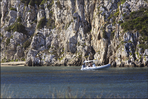 The channel that separates the island of Sfaktiria with the island of Navarino Castle