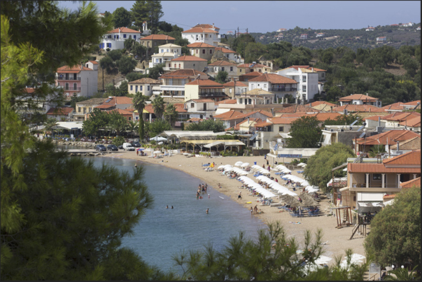 Foinikounta, rows of umbrellas on the beach separates the sea from the restaurants always crowded during the summer