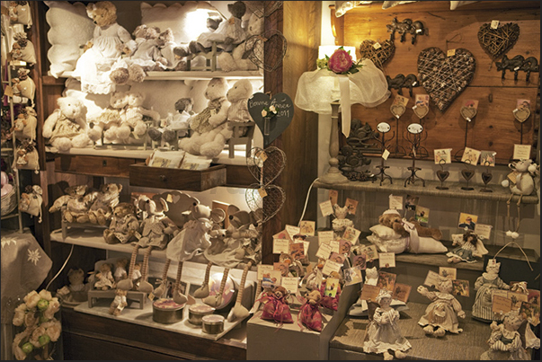 Local crafts. Venosc dolls Local crafts. Venosc dolls