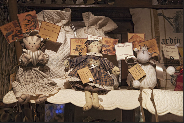 Local crafts. Venosc dolls Local crafts. Venosc dolls