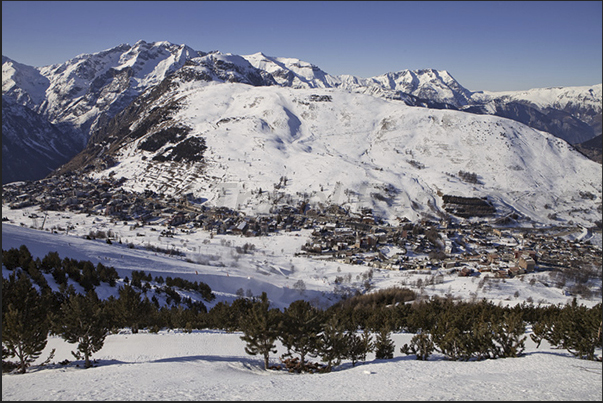 Panorama over the village of 2 Alpes