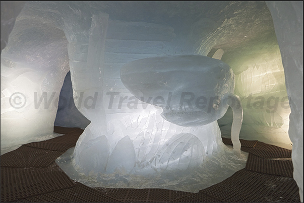 Inside the cave carved into the glacier, they were created several sculptures as, for example, a big shark Inside the cave carved into the glacier, they were created several sculptures as, for example, a big shark