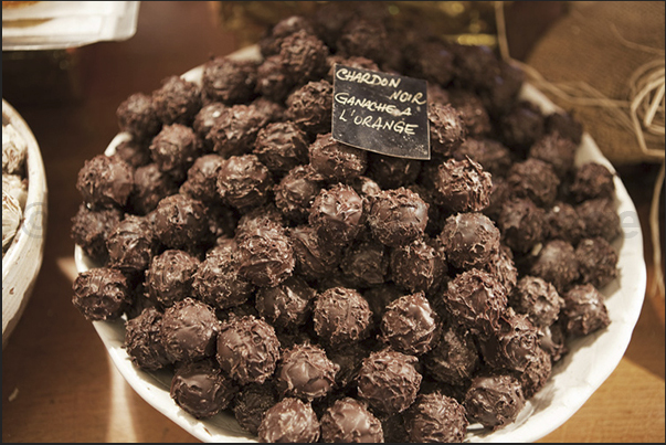 Chocolate cakes with orange