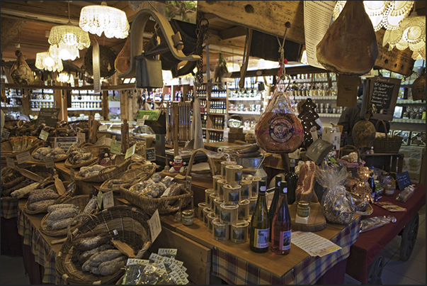 Salami and mountain cheeses are other typical products of the valley Salami and mountain cheeses are other typical products of the valley