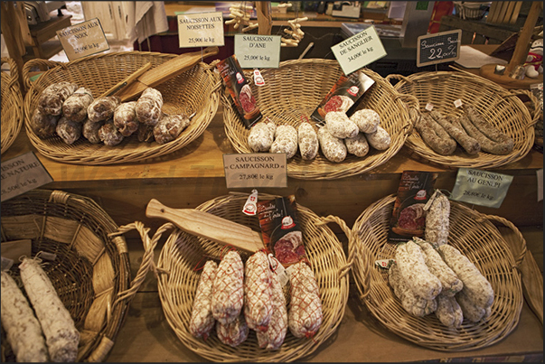 Salami and mountain cheeses are other typical products of the valley Salami and mountain cheeses are other typical products of the valley