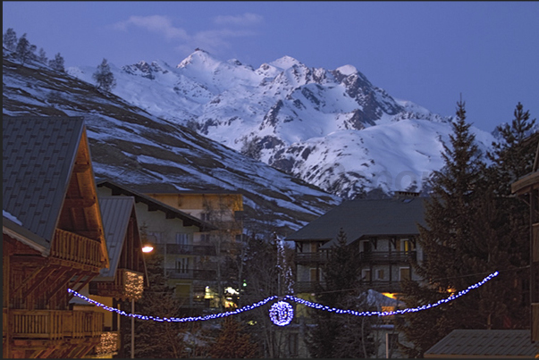 The evening in 2 Alpes The evening in 2 Alpes