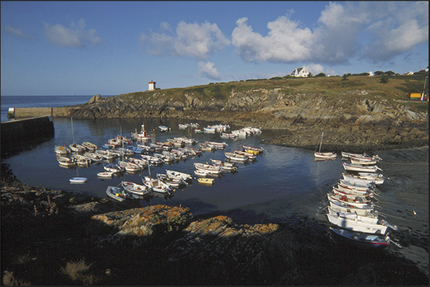 The port of Lampaul used by the fishermen The port of Lampaul used by the fishermen