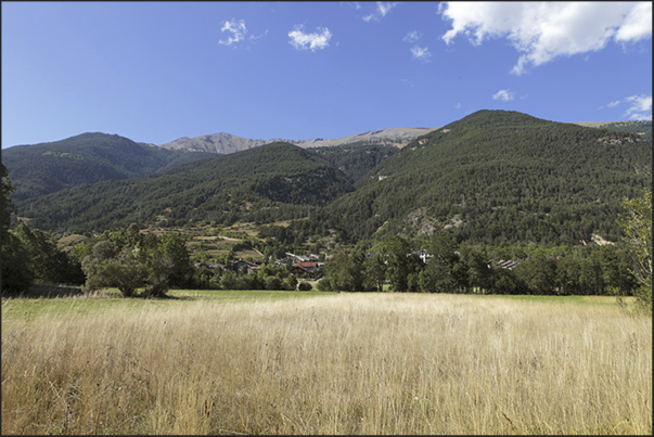 Village of Savoulx located between Oulx and Beaulard (high Susa valley) and the Mount Jafferau (horizon) Village of Savoulx located between Oulx and Beaulard (high Susa valley) and the Mount Jafferau (horizon)