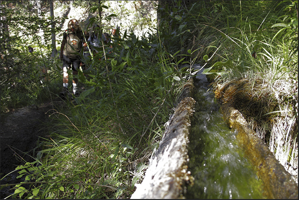 Following the water to return to the village of Savoulx